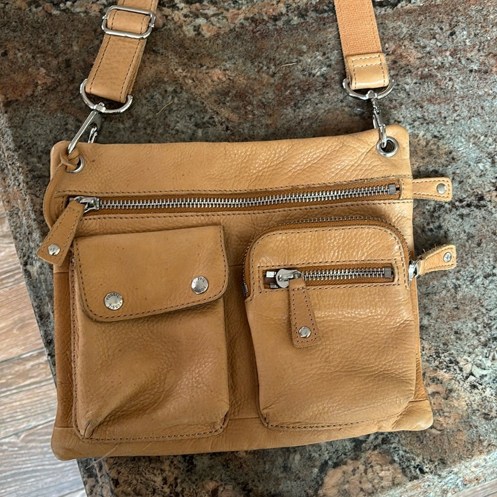 FOSSIL leather crossbody EUC beautiful camel color